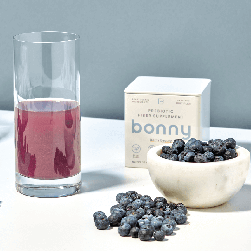 Bonny Fiber with Blueberries and a glass of prebiotic fiber